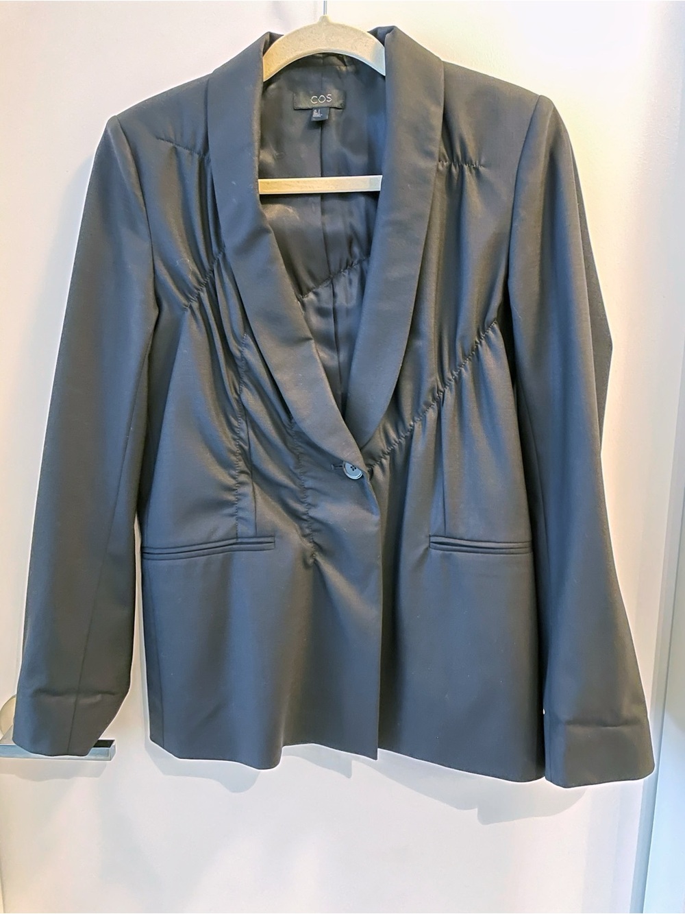 COS wool black blazer with gathered details - Picture 2 of 15
